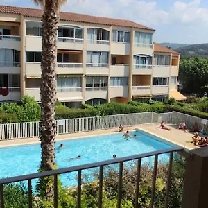 T2 Piscine & Parking Prive, Proche Commerces Appartement